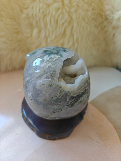 Druzy Moss Agate Skull